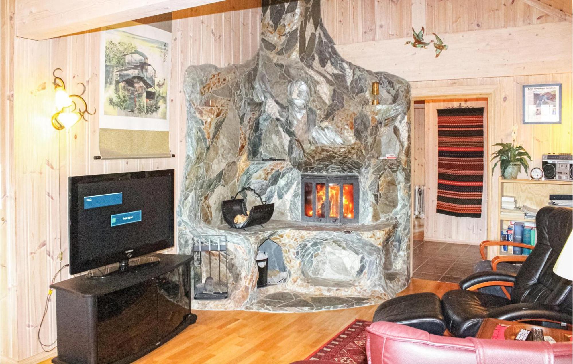 Beautiful Home In Sogndal With House Sea View Svidalen Eksteriør billede